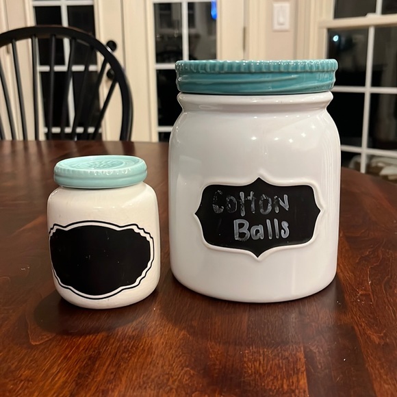 Two ceramic containers with covers and chalkboard labels - Picture 1 of 10